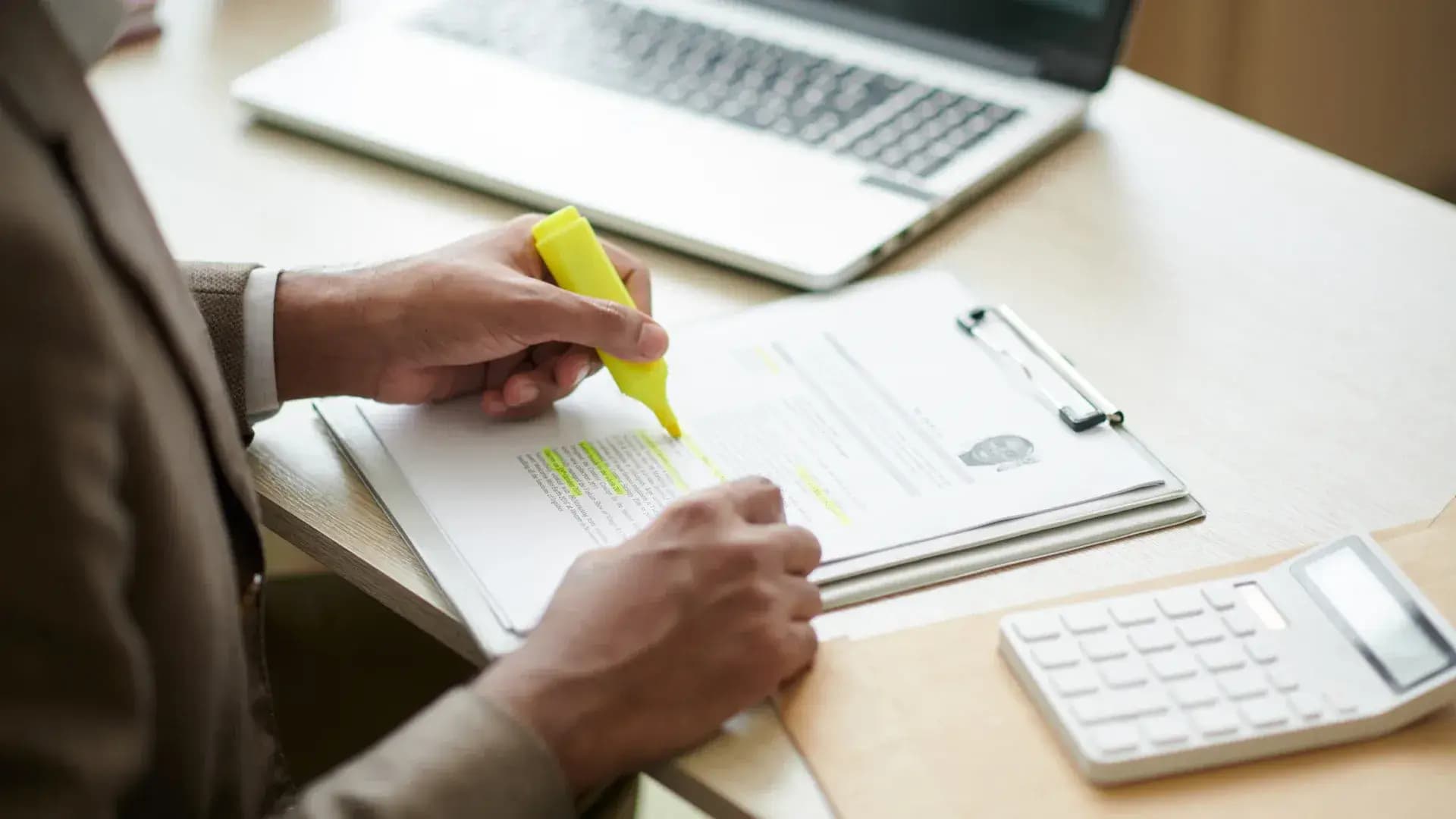 Challenges of Key Pair Extraction in Decentralized Environments Challenges of Key Pair Extraction in Decentralized Environments